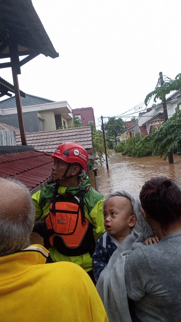 Siaga 2 Banjir Jabodetabek, Human Initiative Terjunkan Tim Rescue