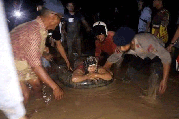 Khawatir Banjir Susulan, Warga Masamba dan Baebunta Bertahan di Posko Darurat