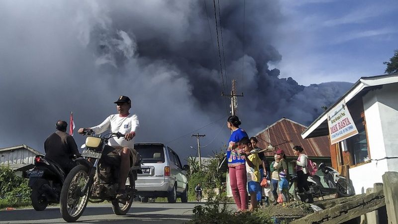 Gunung Sinabung Kembali Erupsi, Human Initiative Bagikan Masker Kepada Warga Terdampak