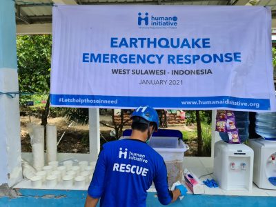 Tim Human Initiative Berbagi Bubur dan Dapur Air di Desa Bambangan Kecamatan Malunda Kab. Majene