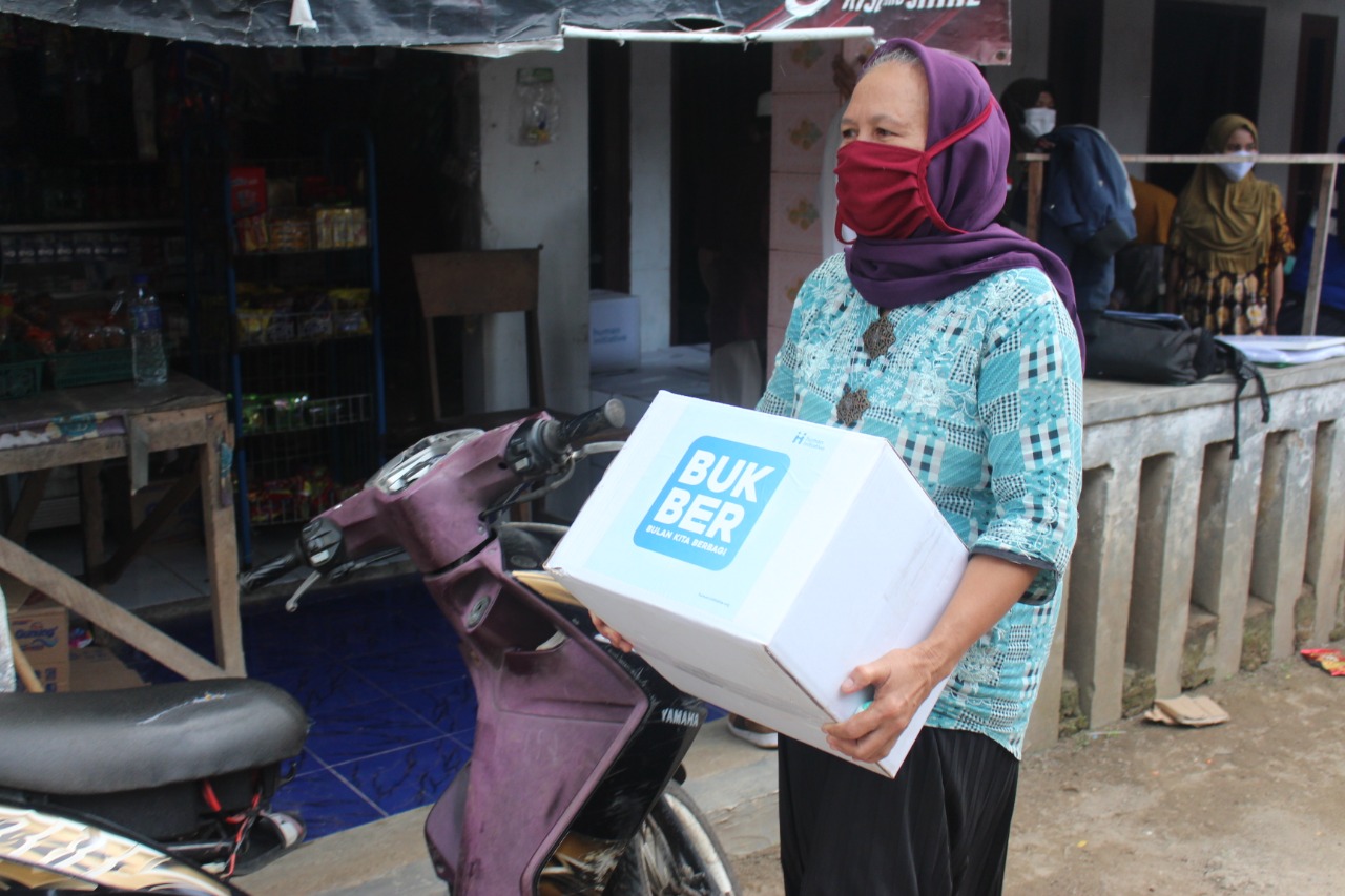 Human Initiative Distribusikan Paket Makanan kepada Masyarakat Terdampak Covid-19 di Serang