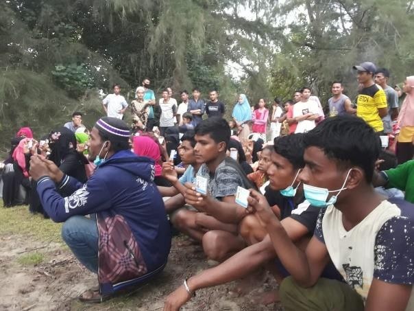Respons terhadap Warga Rohingya yang Terdampar di Perairan Aceh