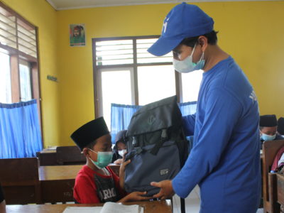 Bantuan Perlengkapan Sekolah untuk Siswa di Magelang