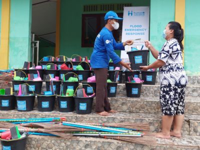 Distribusi Alat Kebersihan untuk Warga Terdampak Sintang oleh Human Initiative-2