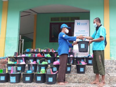 Distribusi Alat Kebersihan untuk Warga Terdampak Sintang oleh Human Initiative-5