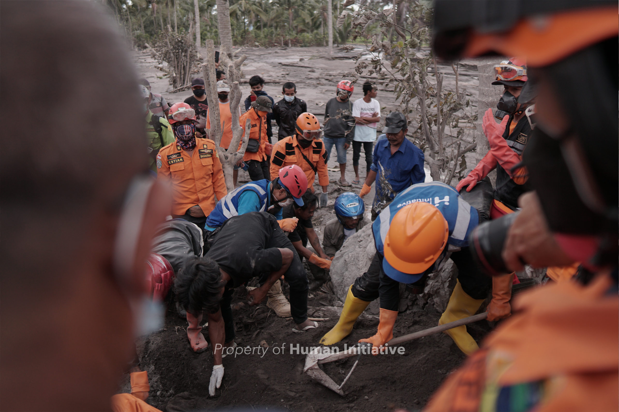 Semeru Volcano Erupts, Human Initiative Team Help Evacuate Victims