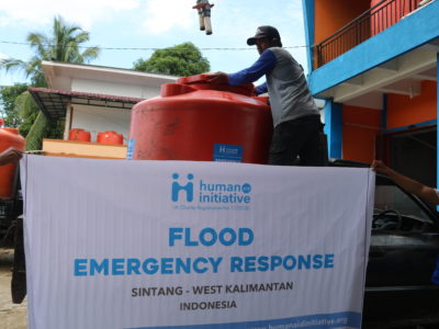 Aksi Respons Human Initiative Terhadap Banjir Sintang