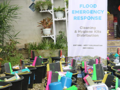 Human Initiative Mendistribusikan Alat Kebersihan untuk Warga Terdampak Banjir Sintang - 2