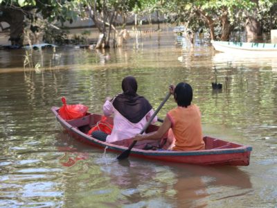 Warga Terdampak Banjir Sintang Mendapatkan Bantuan