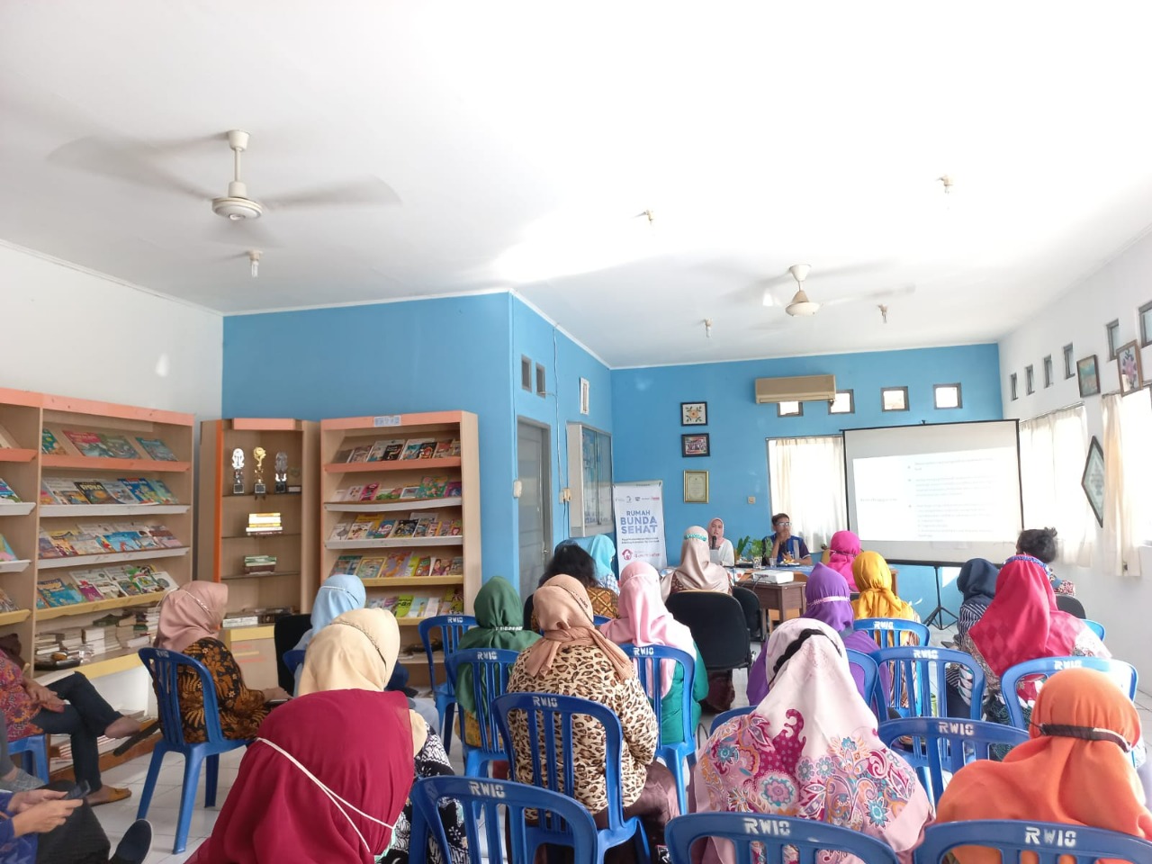 Kembangkan Usaha Mikro, Para Ibu di Bekasi Ikuti Pelatihan Sertifikasi Halal MUI