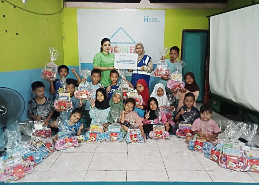 Bahagiakan Anak Yatim dan Duafa, Human Initiative Bersama SIT Al Biruni Mandiri Hadiahkan Perlengkapan Sekolah 