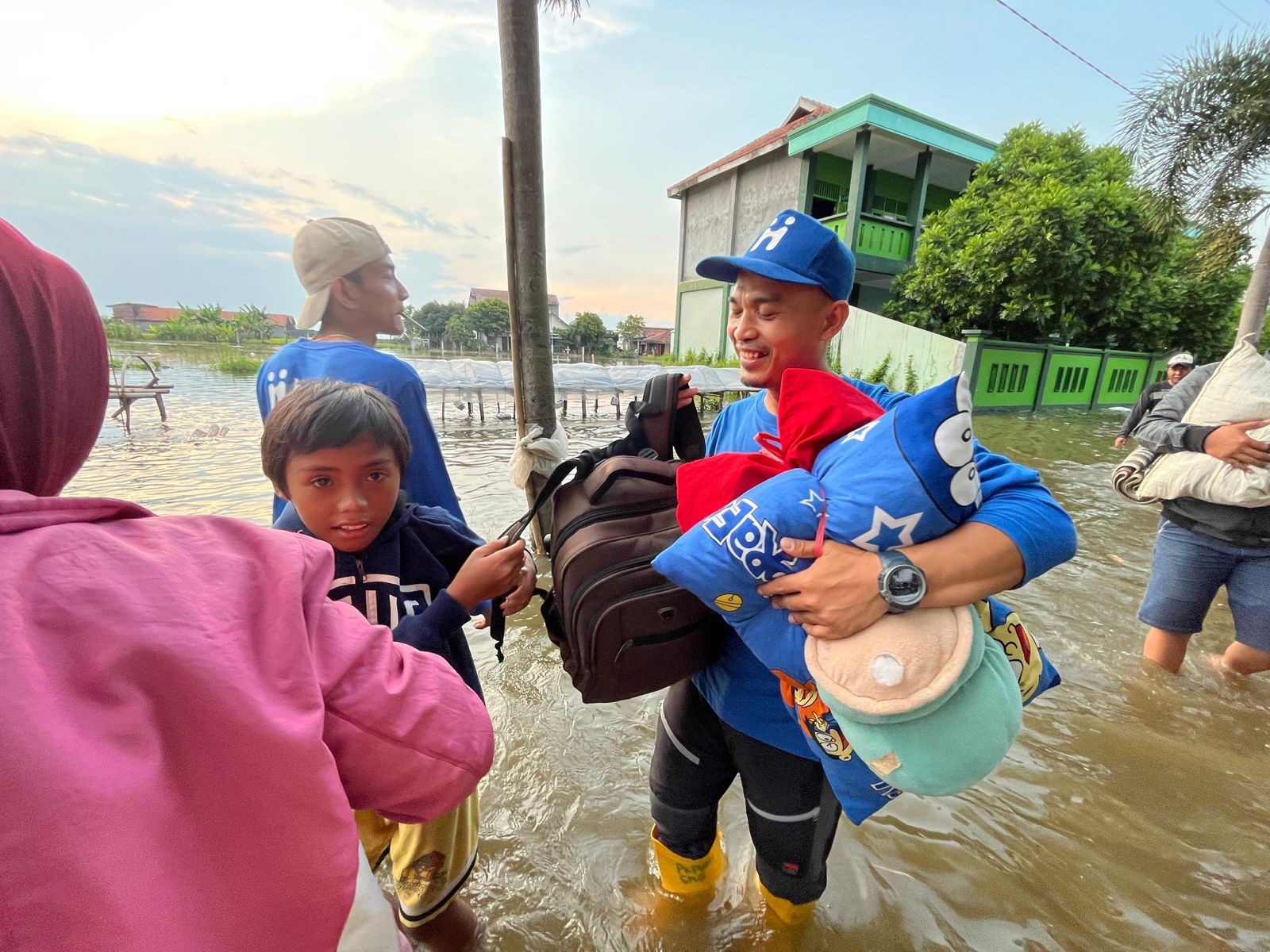 21,197 People Displaced Due to Widespread Flooding After River Embankment Collapses in Demak Regency, Central Java