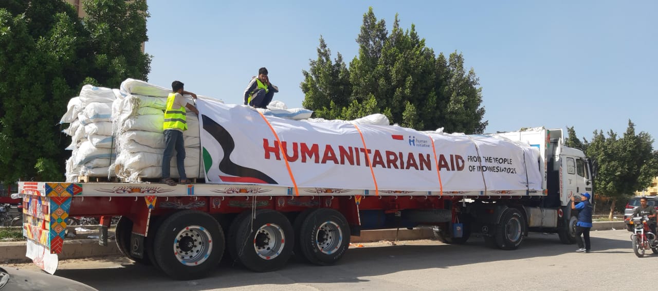 Human Initiative تُسلّم 216 خيمة من مصر كمساعدات إنسانية للفلسطينيين