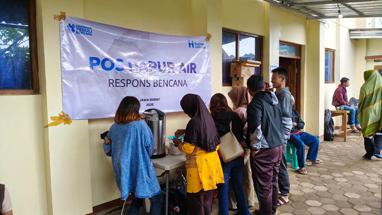 Human Initiative Dirikan Dapur Air, Dukung Warga Terdampak Longsor di Bandung Barat