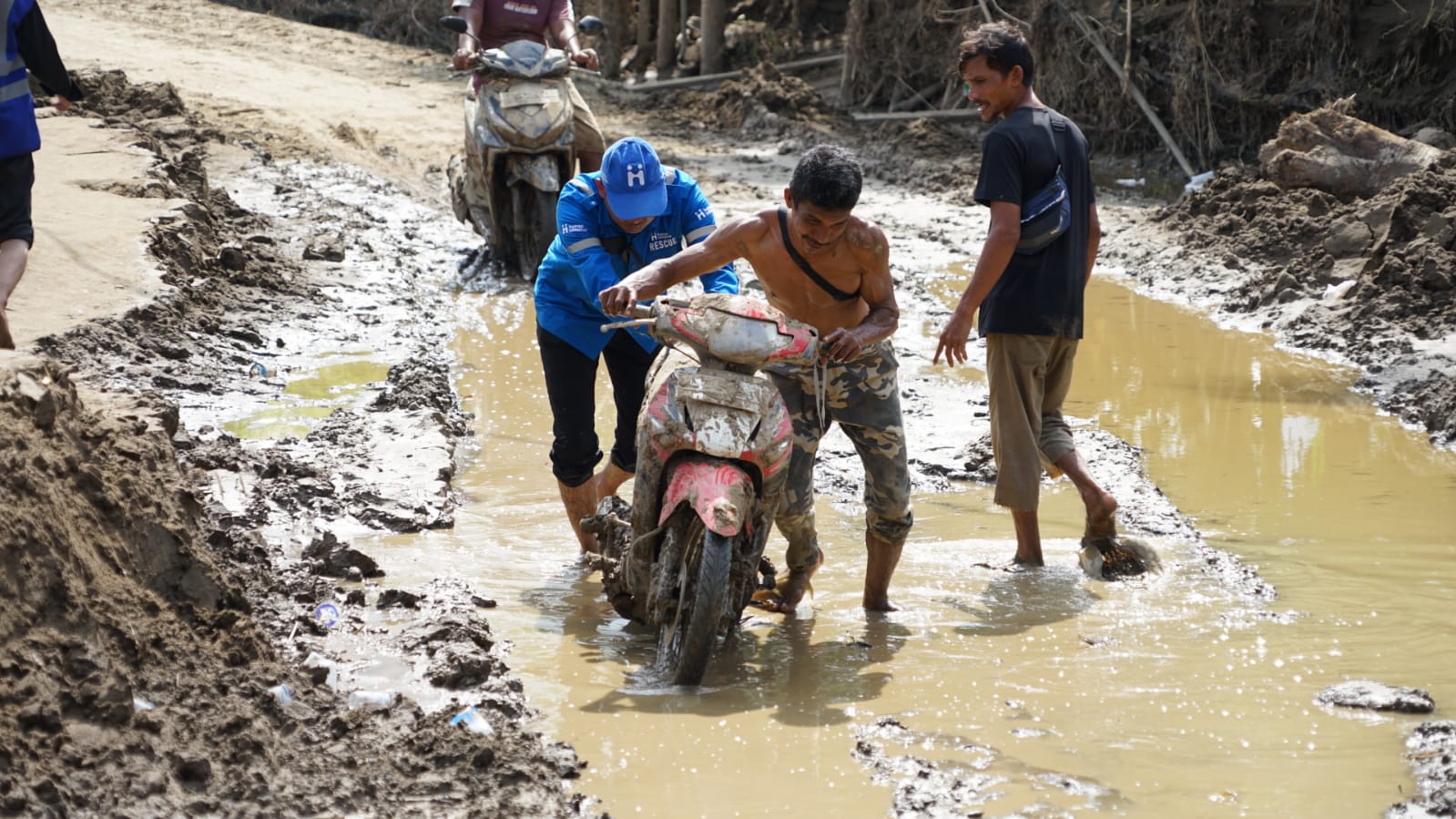 Hunian Sementara hingga Air Bersih, Langkah Pemulihan Terus Berlanjut di Desa Sunting